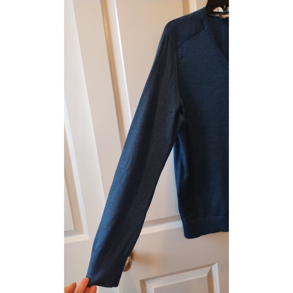Express Solid Merino Wool V-Neck Men Sweater Casu… - image 4